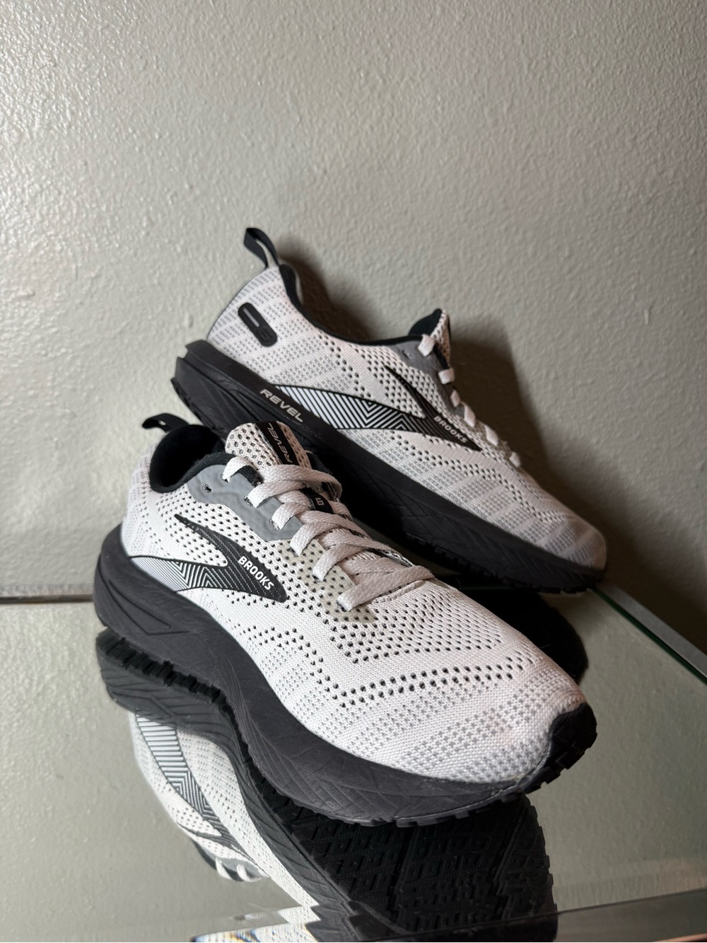 Brooks Revel Women’s Running Shoes Gray Black Size 7.5